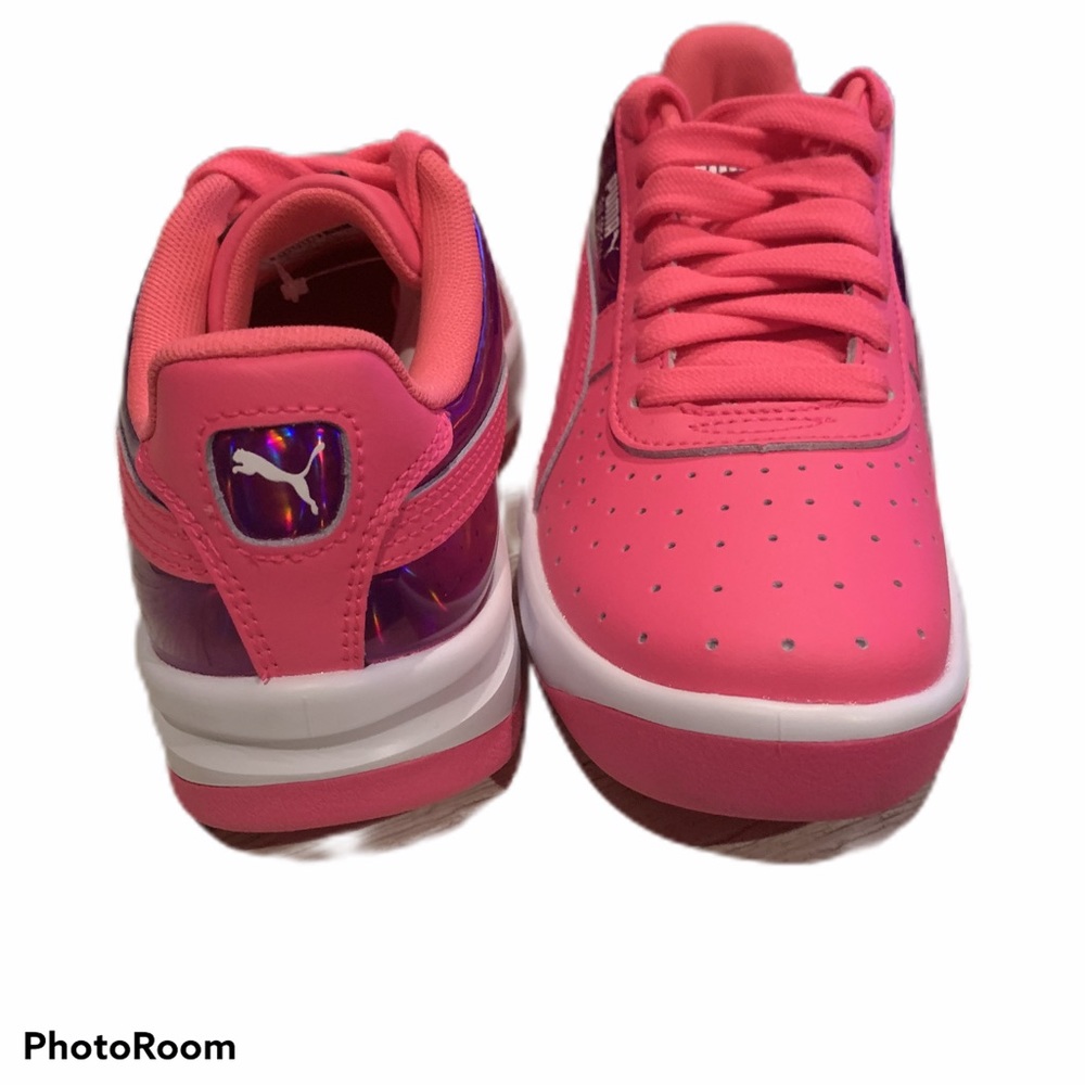 “REASONABLE OFFERS”! Puma Pink & Purple Women's Sneakers! All Eyes Will Be On U💕 - Picture 2 of 6